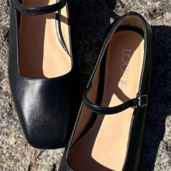 Black Mary Jane Flats - Picture 2 of 6